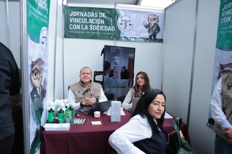 Abren defensoría gratuita en el Zócalo para atender despojos, despidos y conflictos por vivienda
