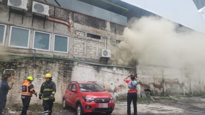Evacúan a 27 menores y 12 adultos por incendio en plaza de Guadalupe Inn