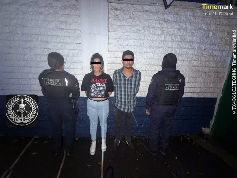 Detienen a dos en Cuautitlán Izcalli; llevaban arma larga y presunta droga en una camioneta Detienen a dos en Cuautitlán Izcalli; llevaban arma larga y presunta droga en una camioneta