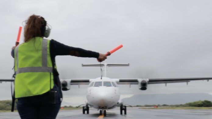 AFAC fija nuevas reglas para asignar horarios de aterrizaje y despegue en aeropuertos saturados