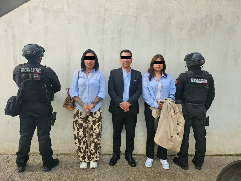 Detienen a tres tras detectar pagos faltantes y expedientes presuntamente falsificados en agencia de Tlalnepantla Detienen a tres tras detectar pagos faltantes y expedientes presuntamente falsificados en agencia de Tlalnepantla