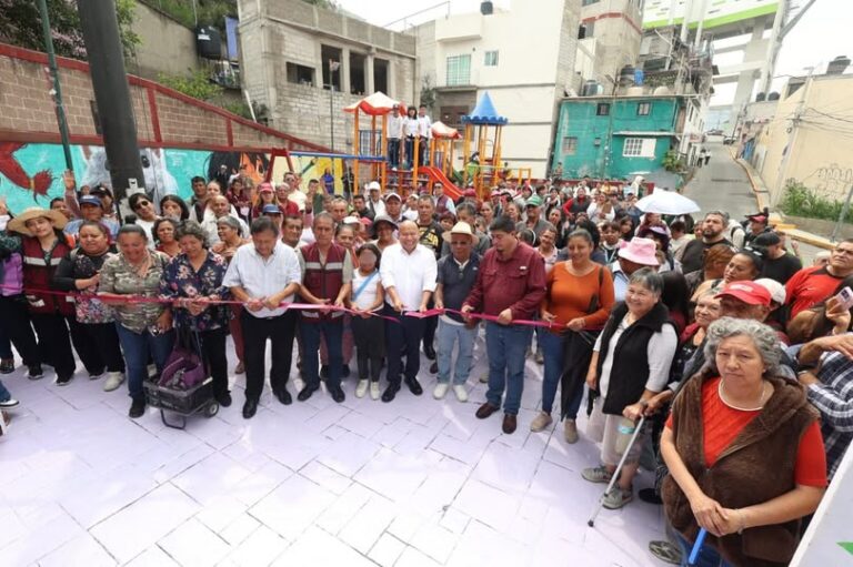 Recuperan espacio público en Lomas de San Juan Ixhuatepec con juegos, luminarias y mural