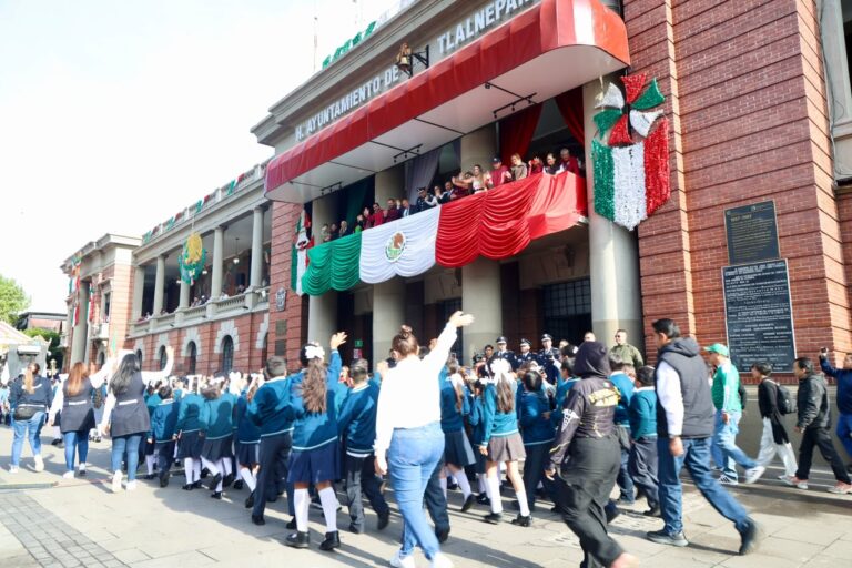 Desfile patrio reúne a 3 mil 510 participantes en Tlalnepantla; reportan saldo blanco Desfile patrio reúne a 3 mil 510 participantes en Tlalnepantla; reportan saldo blanco