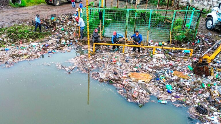 Retiran 25 toneladas de basura de la presa El Ángulo para reducir riesgos de inundaciones