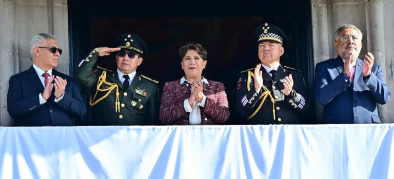 Más de 42 mil personas celebran las fiestas patrias en Toluca; desfile concluye con saldo blanco Más de 42 mil personas celebran las fiestas patrias en Toluca; desfile concluye con saldo blanco