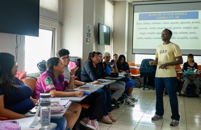 Primera generación concluye los cuatro niveles de francés en la Escuela de Idiomas de Nezahualcóyotl