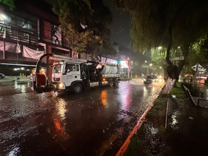 Tlalnepantla despliega operativo para atender encharcamientos provocados por las lluvias