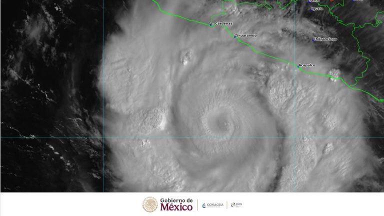 Huracán Simon alcanza categoría 4; amenaza con lluvias torrenciales a Guerrero y Michoacán Huracán Simon alcanza categoría 4; amenaza con lluvias torrenciales a Guerrero y Michoacán