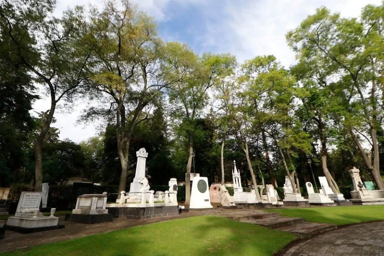 Los 22 panteones que se esconden dentro del Panteón Civil de Dolores