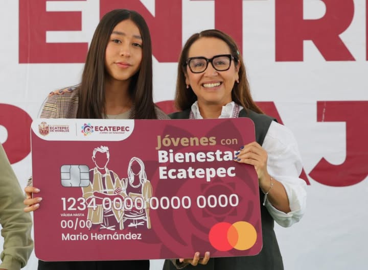 Ecatepec entrega mil tarjetas de apoyo a universitarios; recibirán mil 250 pesos mensuales para transporte