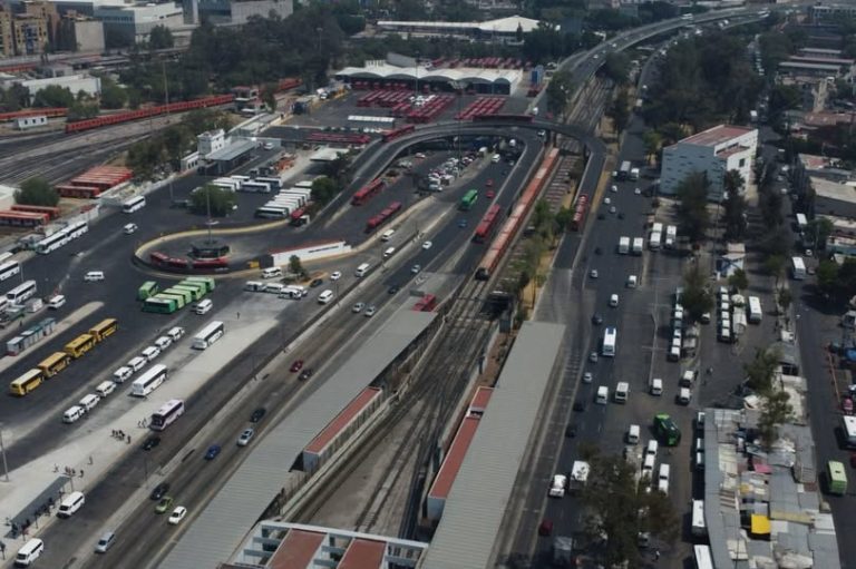 Usuarios del transporte público pierden 140 horas al año por el tráfico, advierte directivo de CISA