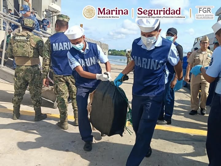 Aseguran más de 1.2 toneladas de presunta cocaína en el Pacífico; hay seis detenidos frente a Oaxaca