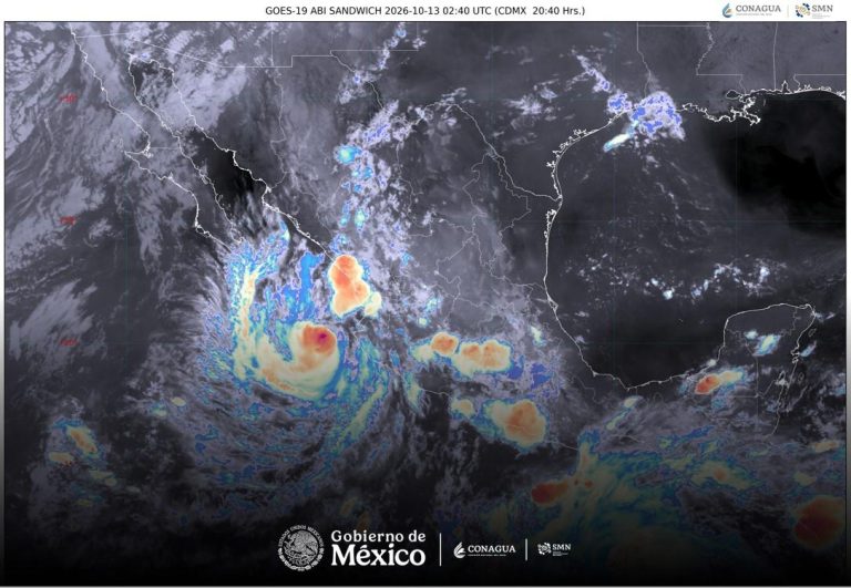 Huracán Simon amenaza con lluvias intensas y oleaje de hasta seis metros en el Pacífico mexicano Huracán Simon amenaza con lluvias intensas y oleaje de hasta seis metros en el Pacífico mexicano