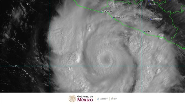 Huracán Simon alcanza categoría 4; amenaza con lluvias torrenciales a Guerrero y Michoacán Huracán Simon alcanza categoría 4; amenaza con lluvias torrenciales a Guerrero y Michoacán