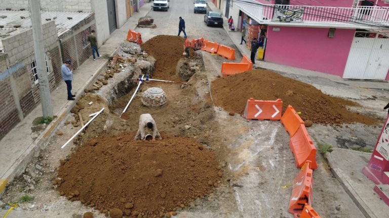 Colapso de drenaje provoca socavón de 2.5 metros de profundidad en Cuautitlán Izcalli; concluyen reparación