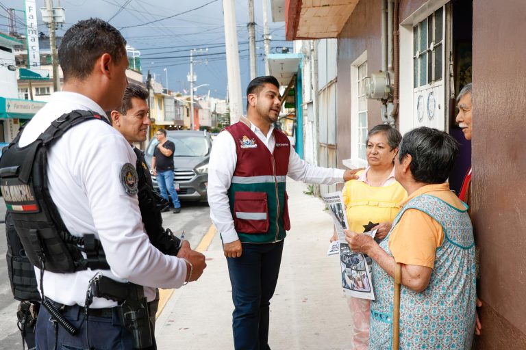 Nezahualcóyotl lleva teléfonos de emergencia a los hogares para agilizar reportes a la policía Nezahualcóyotl lleva teléfonos de emergencia a los hogares para agilizar reportes a la policía