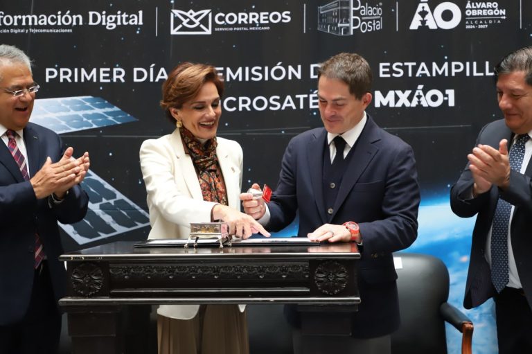 Correos de México emite 300 mil estampillas con la imagen del microsatélite MXÁO-1