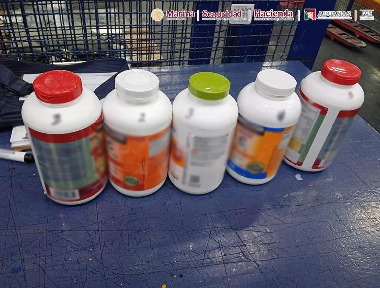Aseguran 8 mil 659 tabletas con hidrocodona ocultas en frascos de suplementos en el AICM