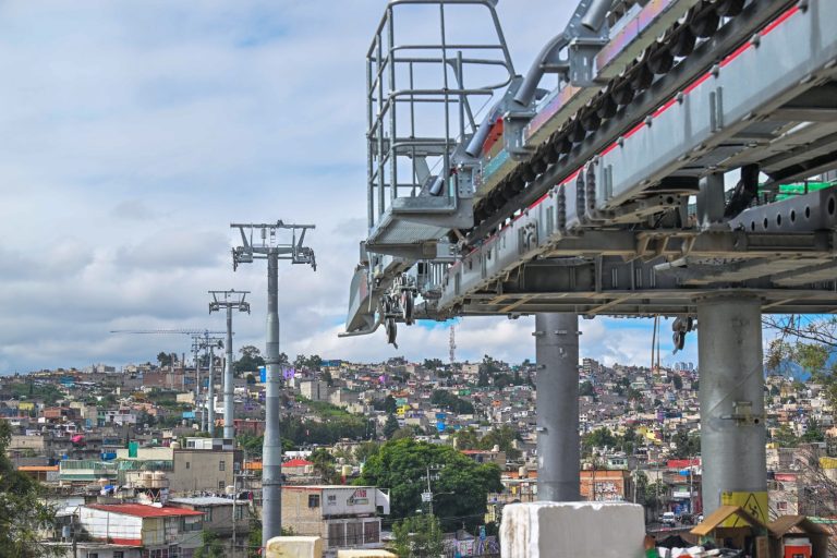 Mexicable de Naucalpan concluye cimentación e inicia instalación de 9.5 kilómetros de cable de comunicación