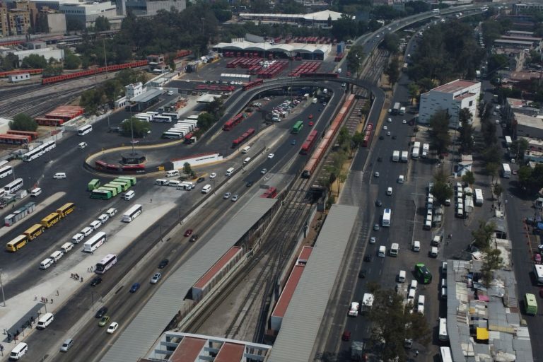 Usuarios del transporte público pierden 140 horas al año por el tráfico, advierte directivo de CISA