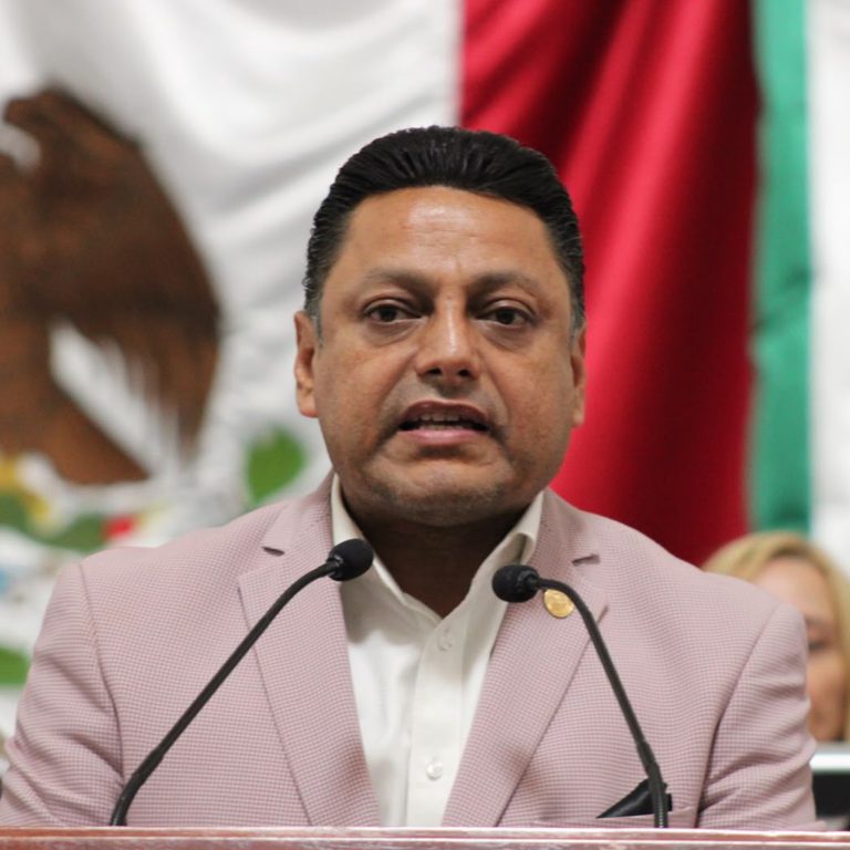 Proponen mantener libres las esquinas de autos estacionados para proteger a peatones en CDMX Proponen mantener libres las esquinas de autos estacionados para proteger a peatones en CDMX
