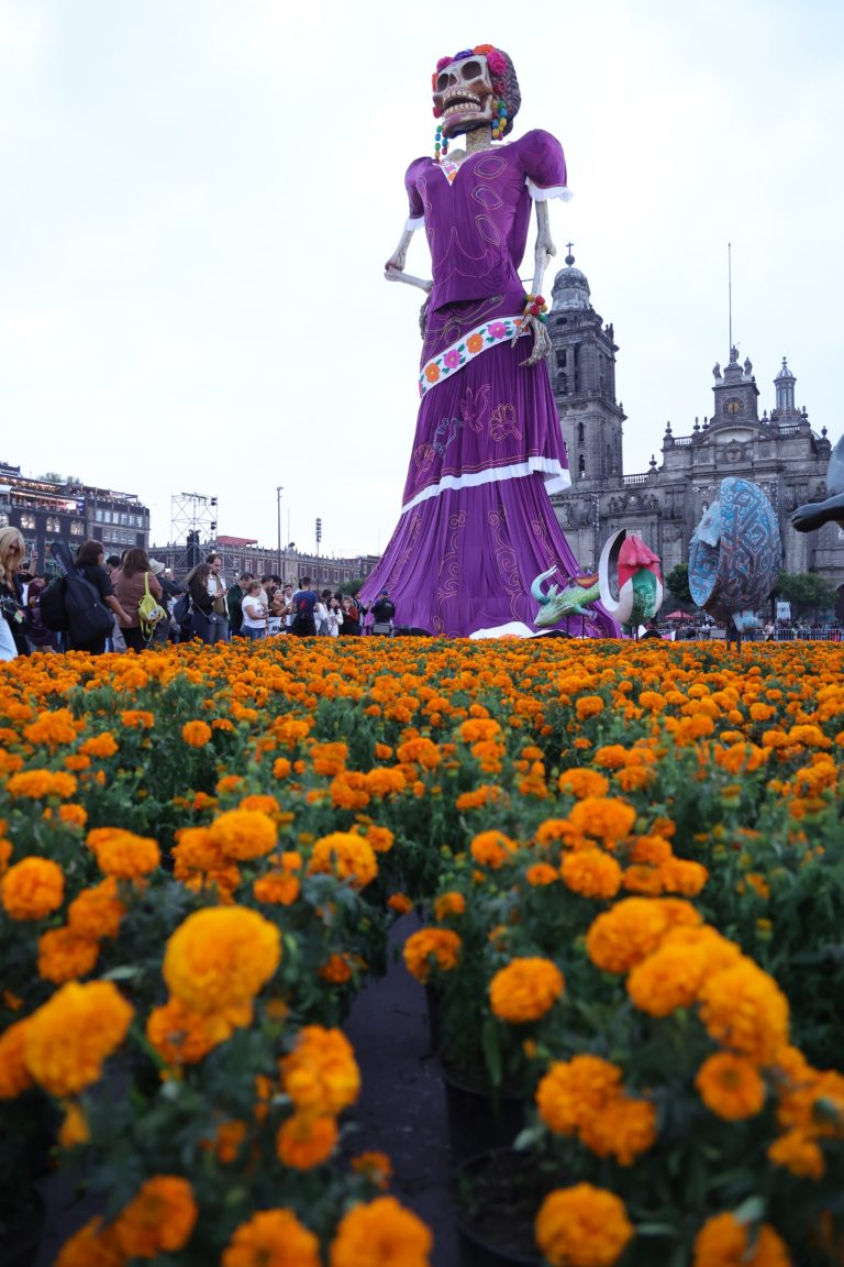 “Una rebelión amorosa contra el olvido”: Brugada inaugura Catrina de récord mundial en el Zócalo