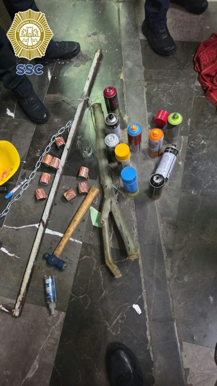 Incidentes en Metro Tlatelolco previo a marcha del 2 de octubre; SSC investiga agresión a reportero